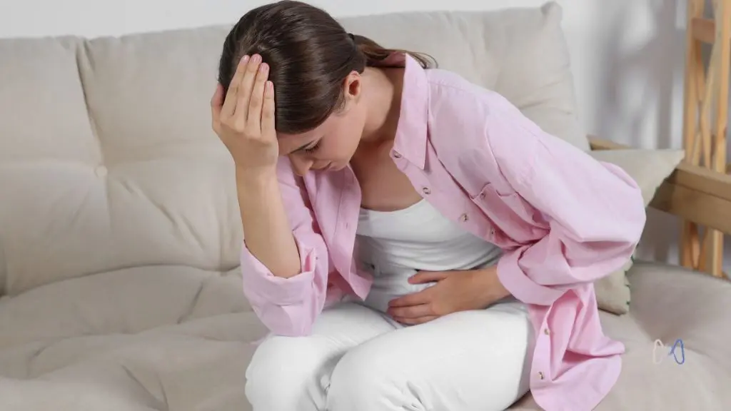 How pain can reorganize routine before being perceived as a problem